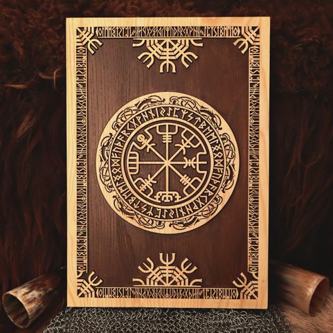 VEGVÍSIR NÁSTĚNNÁ DEKORACE, DŘEVO