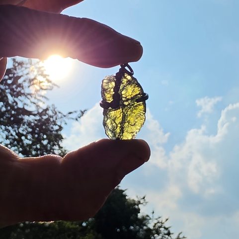 SILVER PENDANT WITH MOLDAVITE, AG 925