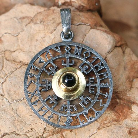VEGVISIR - KOMPAS, ISLANDSKÁ RUNA, STŘÍBRNÝ PŘÍVĚSEK S VLTAVÍNEM, AG 925