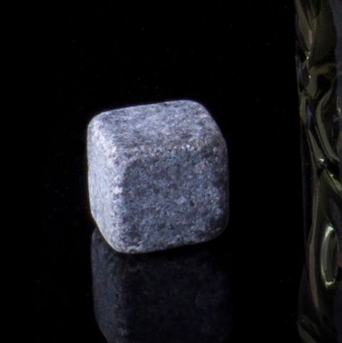 CHLADÍCÍ KAMENNÁ KOSTKA NA WHISKY