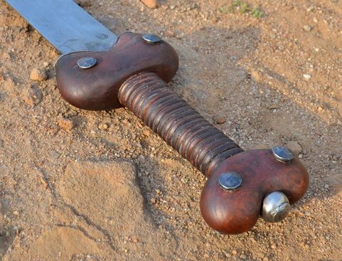 ESUS, KELTSKÝ MEČ, SCÉNICKÝ ŠERM