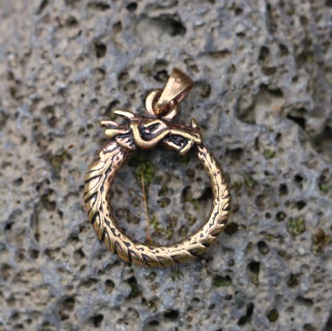 JORMUNGANDR, HAD Z MIDGARDU, UROBOROS, BRONZOVÝ AMULET 25MM