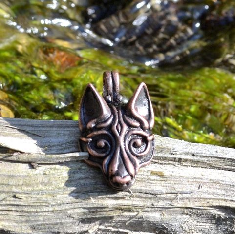 VLK FENRIR, VIKINSKÝ VÝTVARNÝ STYL, AMULET, CÍN, POMĚDĚNO