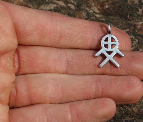 SYMBOL SLUNCE A NEBEŠTÍ KONĚ, STŘÍBRNÝ PŘÍVĚSEK, AG 925