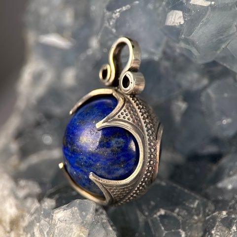 LAPIS LAZULI, VIKINSKÝ STŘÍBRNÝ PŘÍVĚSEK, GOTLAND, AG 925