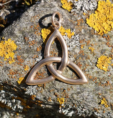 TRIQUETRA, KELTSKÝ PŘÍVĚŠEK, BRONZ