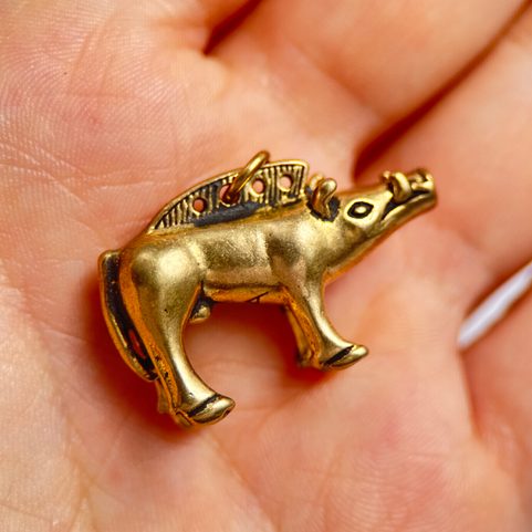 KELTSKÝ KANEC Z BIBRACTE, AMULET, BRONZ