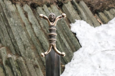 FIONN, KOVANÝ KELTSKÝ NÁČELNICKÝ MEČ