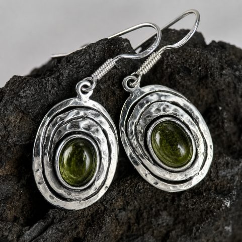 STŘÍBRNÉ NÁUŠNICE S VLTAVÍNEM, STUDÁNKY, AG 925