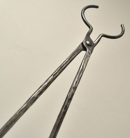 KLEŠTĚ K TAVÍCÍ PECI PRO GRAFITOVÝ KELÍMEK