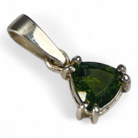 TRIANGULAR, STŘÍBRNÝ PŘÍVĚSEK S VLTAVÍNEM 7X7 MM, AG 925