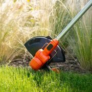 POWERPLUS POWDPG75421 AKU STRUNOVÁ SEKAČKA 20V LI-ION PLUS NABÍJEČKA PLUS BATERIE 20V 2,0 AH - AKUMULÁTOROVÉ VYŽÍNAČE - ZAHRADNÍ STROJE A TECHNIKA