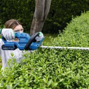 SCHEPPACH C-HT570-X-SET S 20 V IXES AKU PLOTOSTŘIH + 2AH BATERIE + NABÍJEČKA 2,4 A - AKUMULÁTOROVÝ PLOTOSTŘIH - ZAHRADNÍ STROJE A TECHNIKA