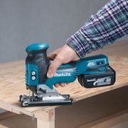MAKITA DJV181Z - AKU BEZUHLÍKOVÁ PŘÍMOČARÁ PILA LI-ION LXT 18V,BEZ AKU Z - AKU NÁŘADÍ