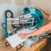 MAKITA LS1219L - POKOSOVÁ PILA S LASEREM 305MM,1800W - ELEKTRO NÁŘADÍ