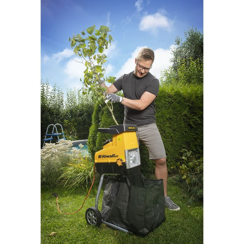 RIWALL PRO RES 3044 ELEKTRICKÝ VÁLCOVÝ DRTIČ VĚTVÍ 3000 W - DRTIČE VĚTVÍ - ZAHRADNÍ STROJE A TECHNIKA