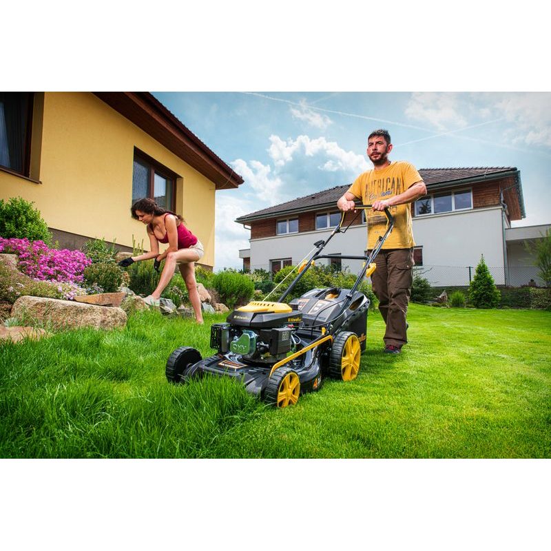 RIWALL PRO RPM 5135 MULTIFUNKČNÍ TRAVNÍ SEKAČKA 4 V 1 S BENZINOVÝM MOTOREM A POJEZDEM - SEKAČKY SE ZÁBĚREM 50-56 CM - SEKAČKY