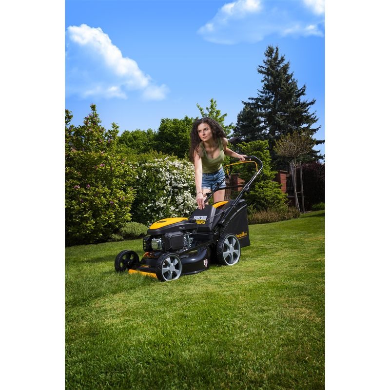 RIWALL PRO RPM 5155 PRO MULTIFUNKČNÍ TRAVNÍ SEKAČKA 4 V 1 S BENZINOVÝM MOTOREM A POJEZDEM - SEKAČKY SE ZÁBĚREM 50-56 CM - SEKAČKY