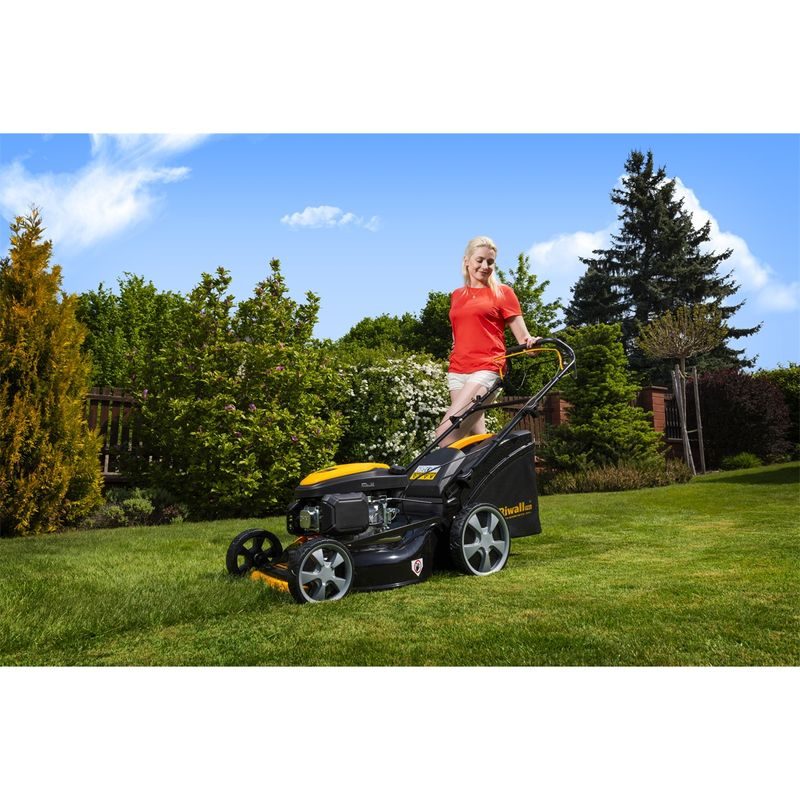 RIWALL PRO RPM 5155 PRO MULTIFUNKČNÍ TRAVNÍ SEKAČKA 4 V 1 S BENZINOVÝM MOTOREM A POJEZDEM - SEKAČKY SE ZÁBĚREM 50-56 CM - SEKAČKY