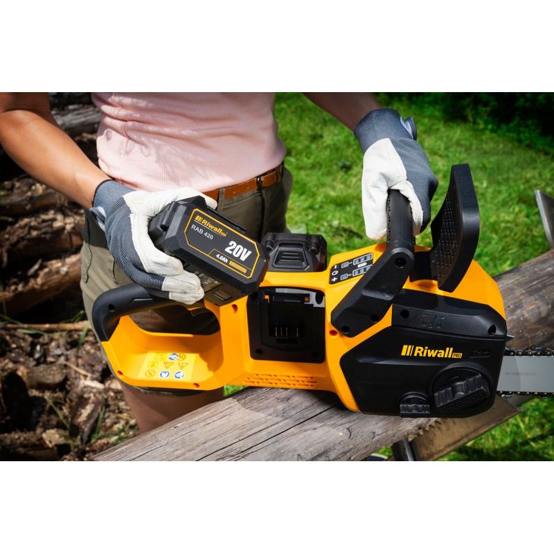 RIWALL PRO RACS 4020I SET AKU ŘETĚZOVÁ PILA 2 X 20 V + 2X 4 AH BATERIE + DUÁLNÍ RYCHLONABÍJEČKA 4,5 A - AKU ŘETĚZOVÉ PILY - ZAHRADNÍ STROJE A TECHNIKA