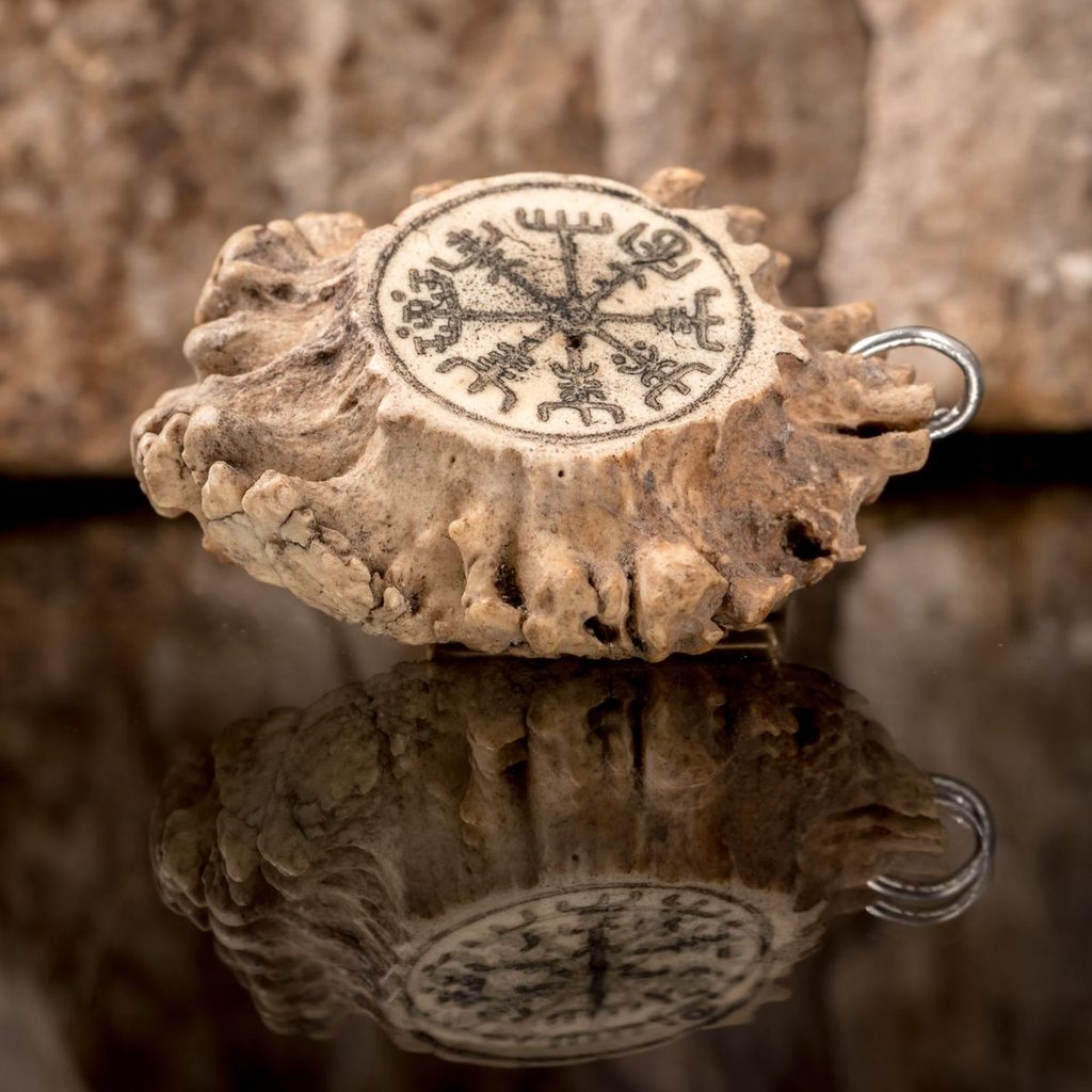 VEGVISIR, rune, pendant for protection, antler Wulflund
