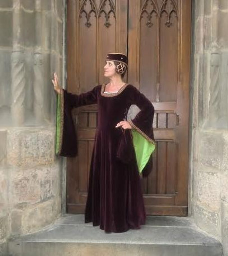 MEDIEVAL DRESS for women, wine colour Wulflund