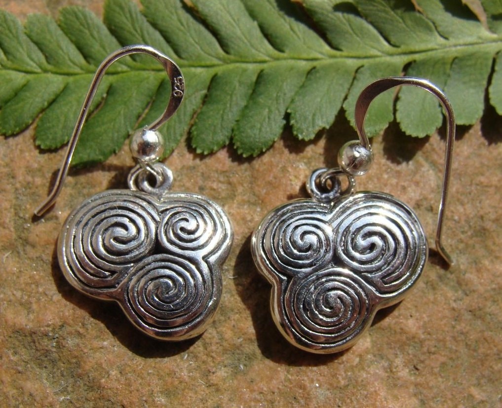 Newgrange Triple Spiral Silver Earrings Ag 925 - Newgrange Triple Spiral Pendant Newgrange Triple Spiral Silver Earrings Ag 925 - Newgrange Triple Spiral Pendant