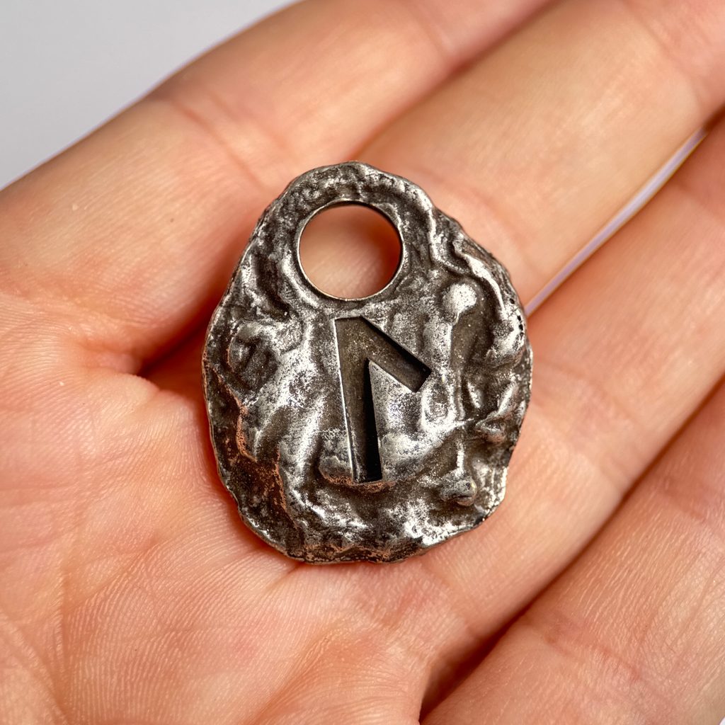 LAGUZ - Rune Pendant Wulflund