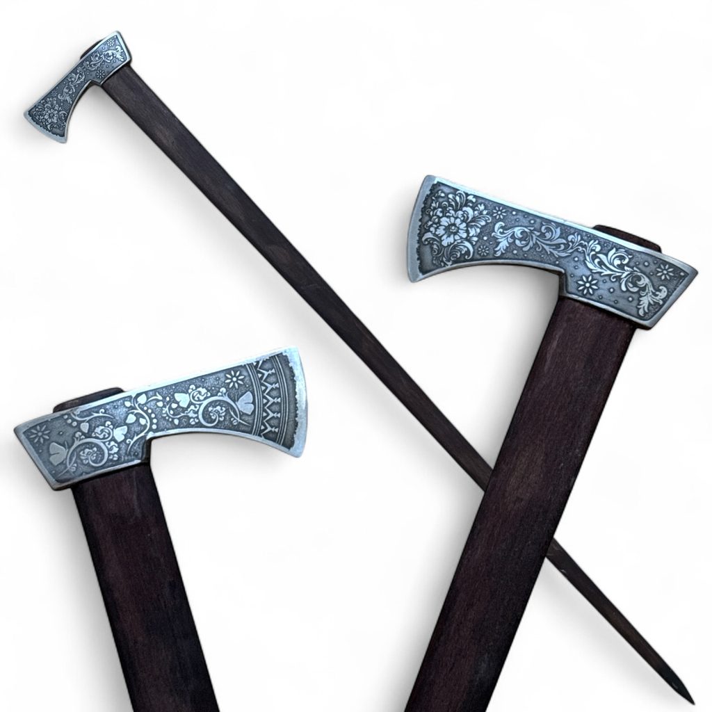Ruscha_「Enzian」_320/3 FLORA VALASKA traditional forged Carpathian Axe - etched Wulflund
