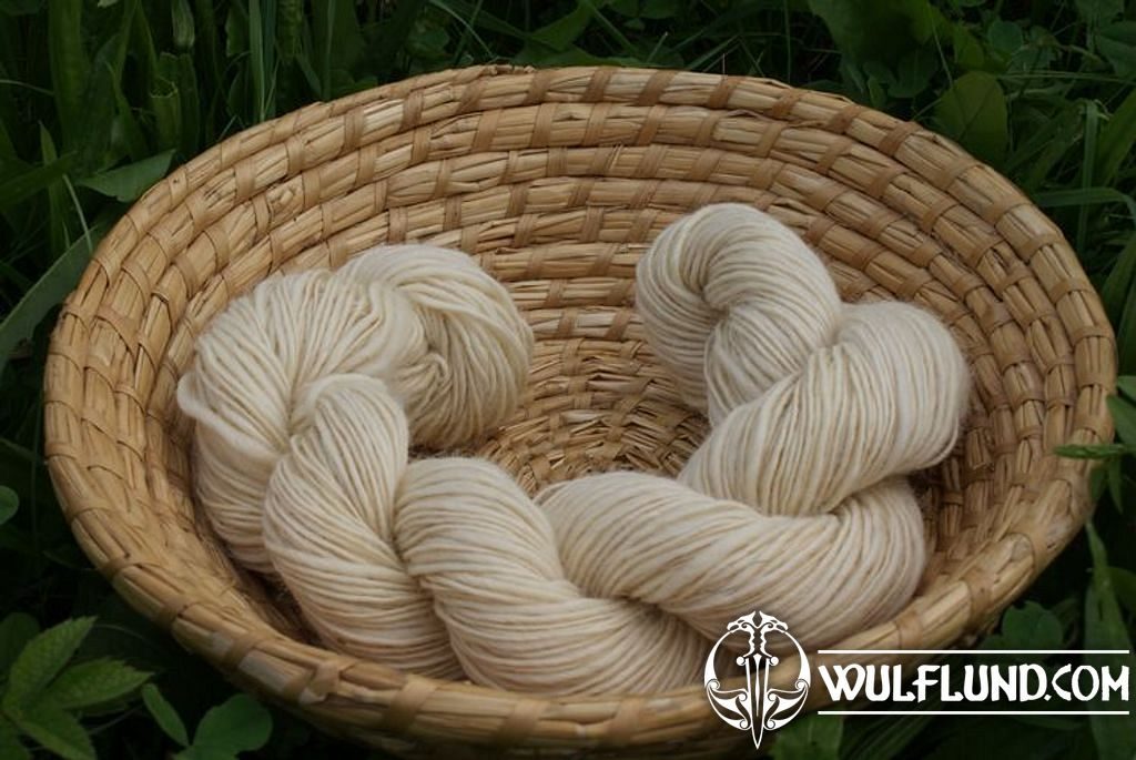Woolen Yarn, material for weaving, tabletweaving We make history come alive!
