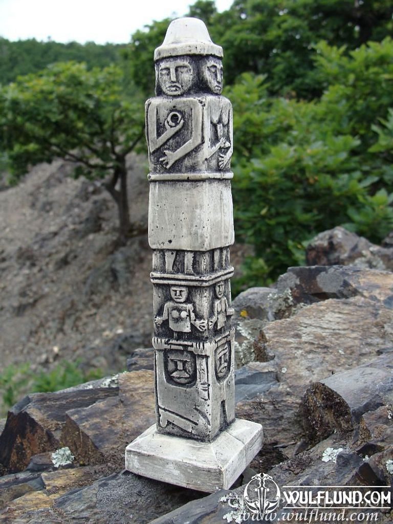 Збручский идол Перуна. Збручский каменный идол. Свитовит Збручский идол. Языческий идол Збруч.