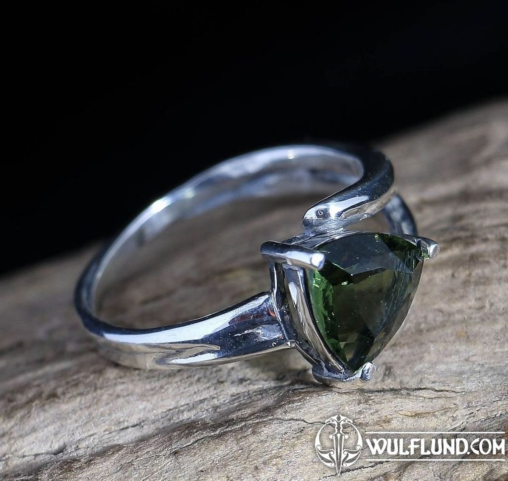 MOLDAVITE RING, trillion cut, sterling silver moldavites, czech jewels  Jewellery - wulflund.com