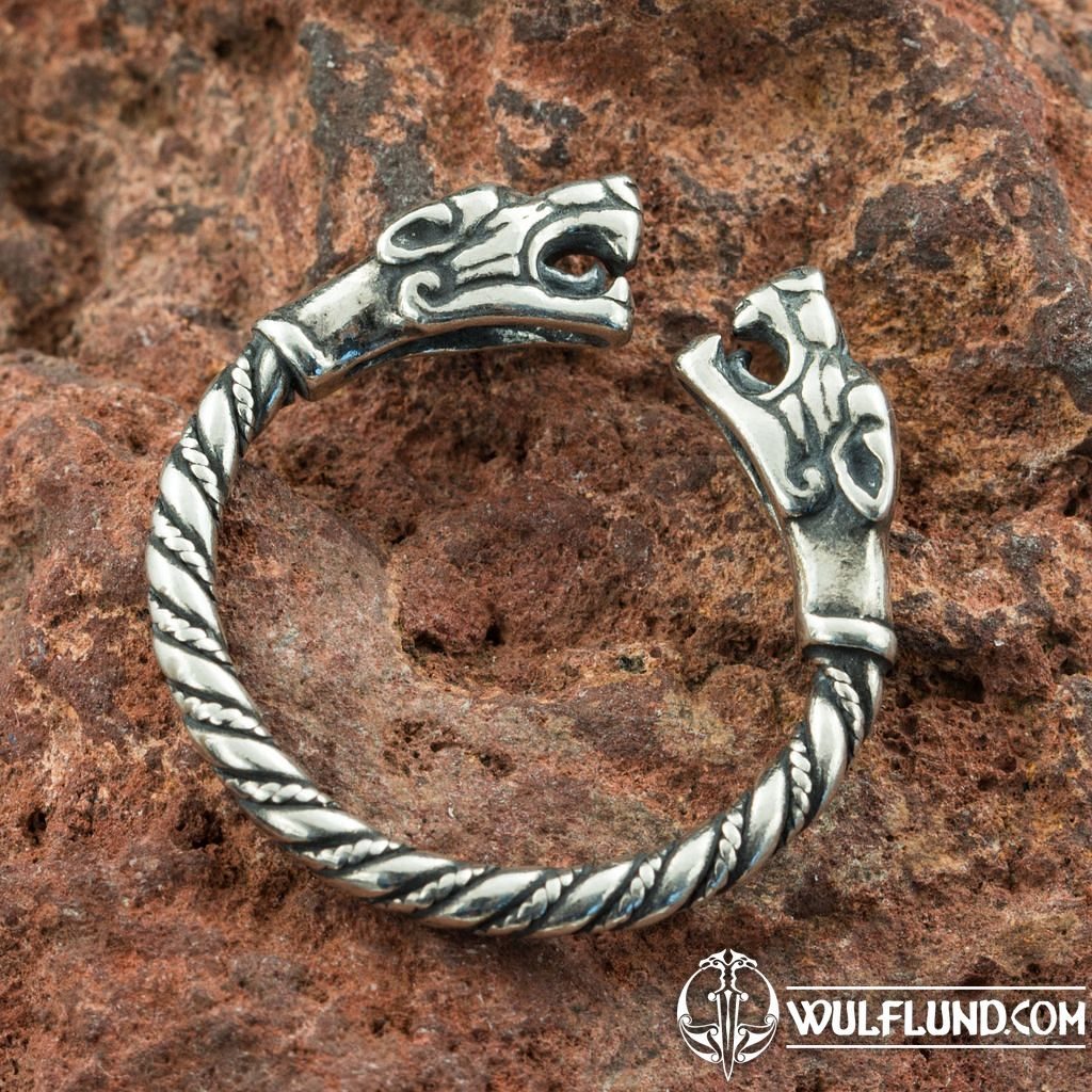 Wikingerschmuck - Silber Ring mit Wolf-Motiv - wulflund.com