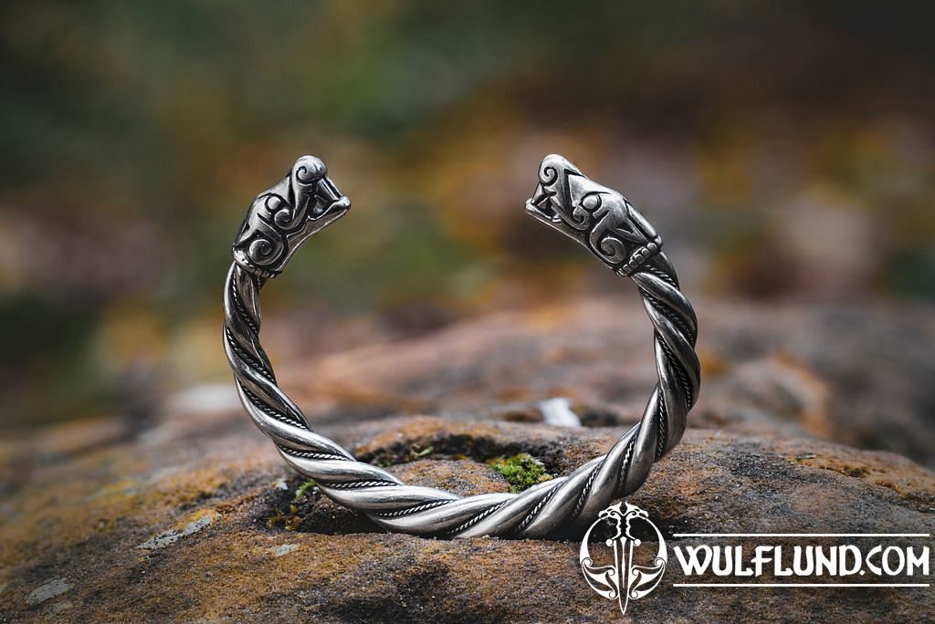 Buy Wolf Bracelet, Silver Bracelets for Women, Howling at the Moon, Wolf  Pendant, Wolf and Moon, Wolf Gifts, Personalised Gift Box Message Online in  India - Etsy