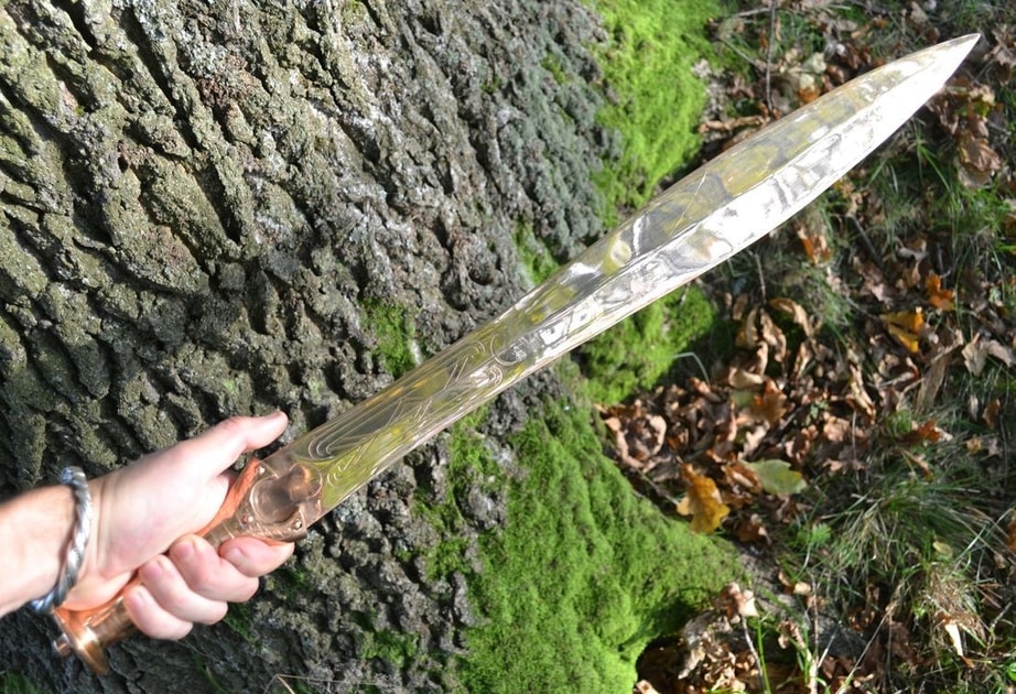 BRONZE AGE SWORD - Wulflund.com