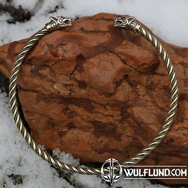 Fenrir Rune Wristband - Nordic style handwoven paracord