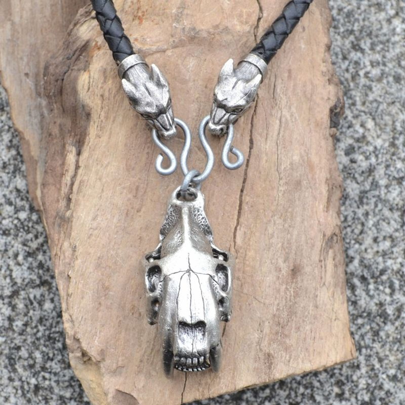 ZOCALO SABER TOOTHED TIGER PENDANT : (S) Saber Toothed Tiger