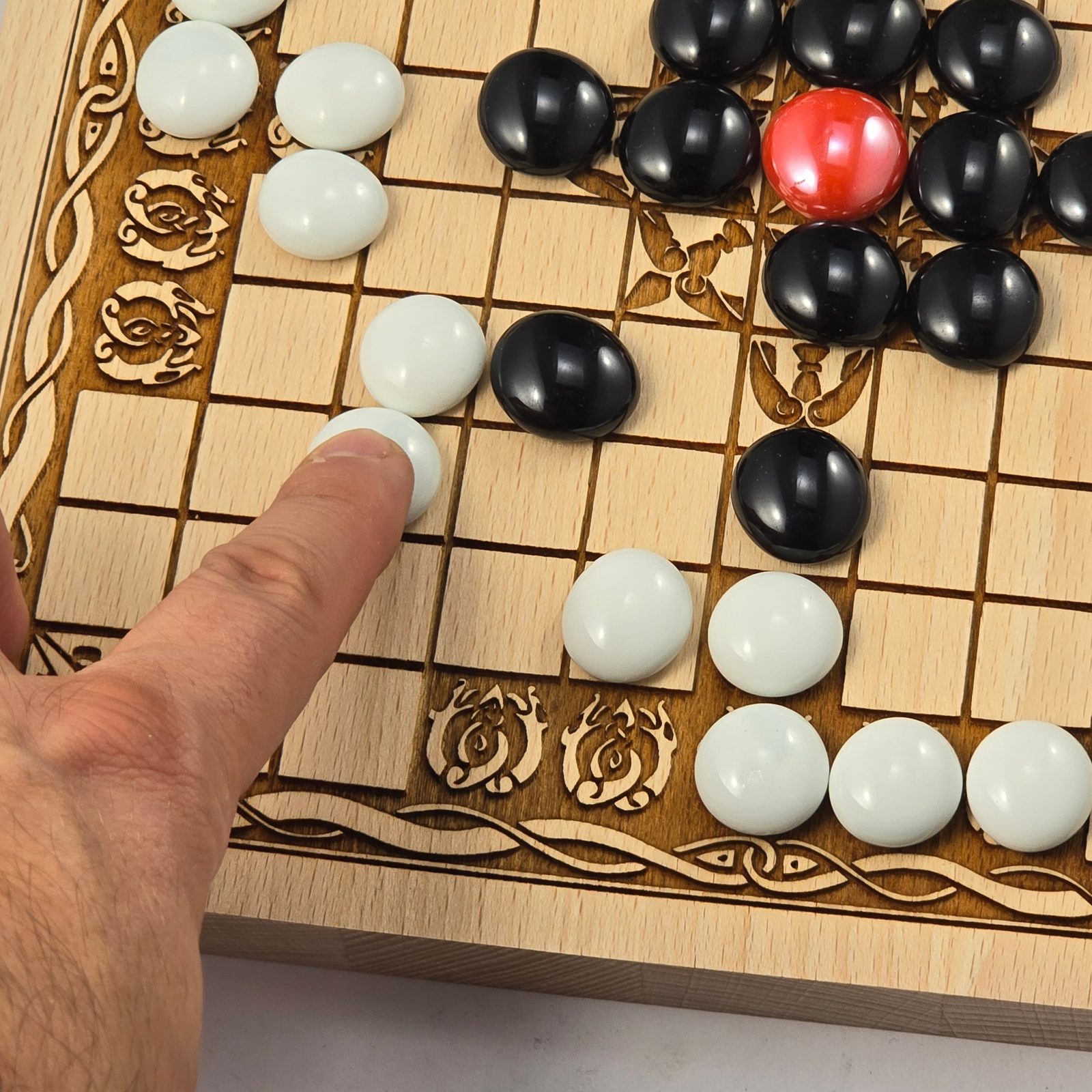 Jeu De Société Hnefatafl - Échecs Vikings - The Masters Edition Avec Sac En Tissu Sanglier