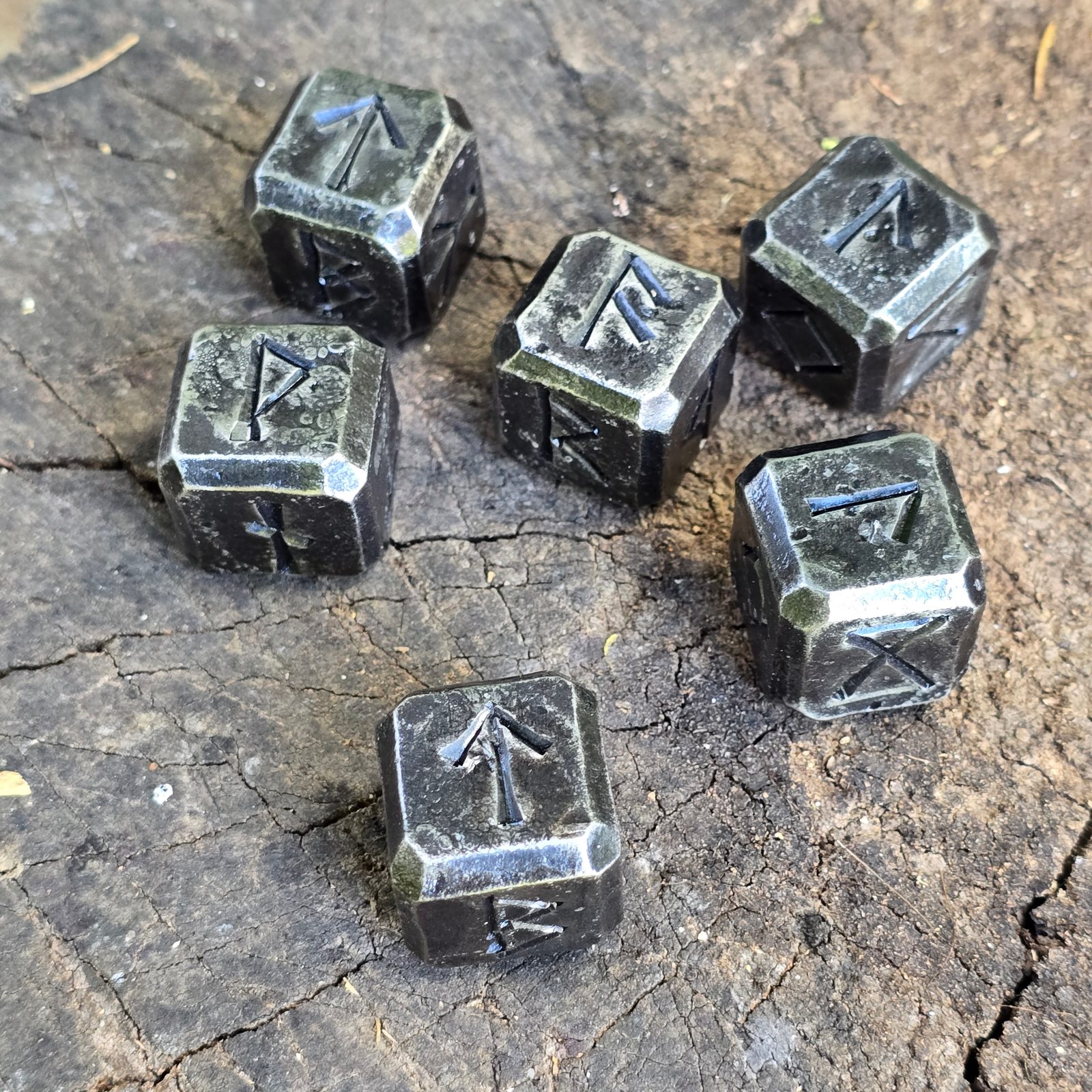 FUTHARK - RUNES, FORGED CUBE 4 PIECES Wulflund