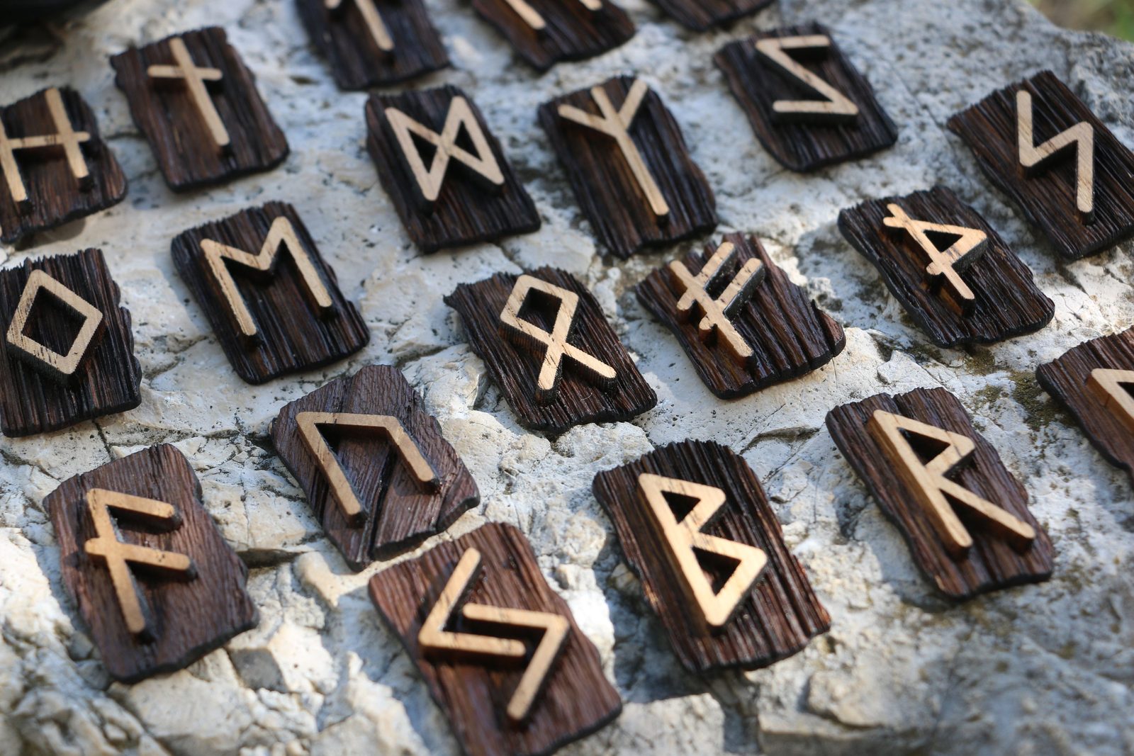 44 Rune RUNES - Elder Futhark, ensemble de runes en bois Nous faisons revivre l ...