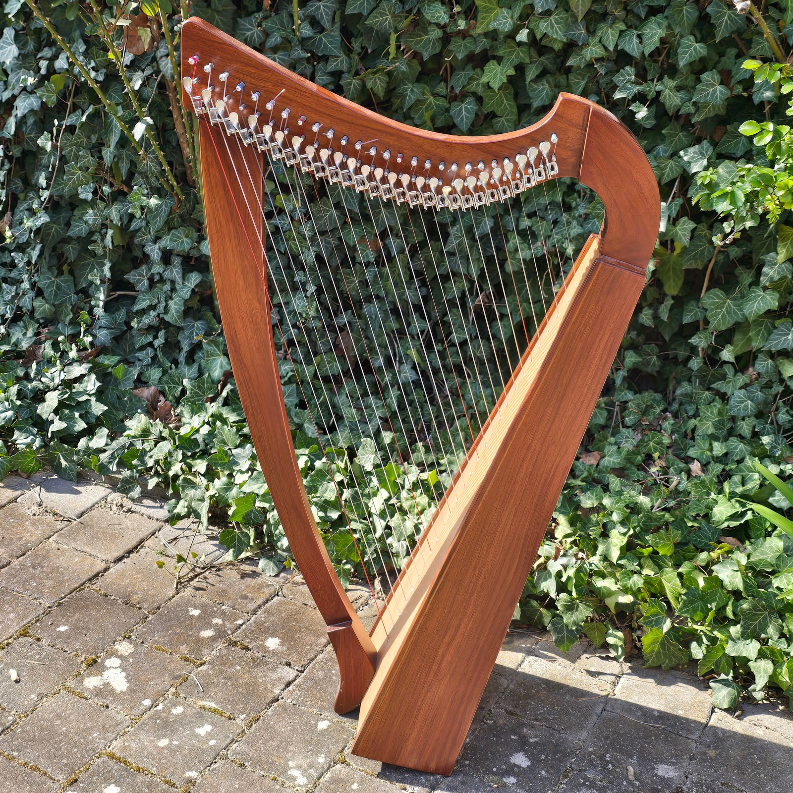 Pin’s Harpe Celtique Et Kilt - Finition Chromée, 10cm, Pour Événements Irlandais/Écossais Ou Cadeau