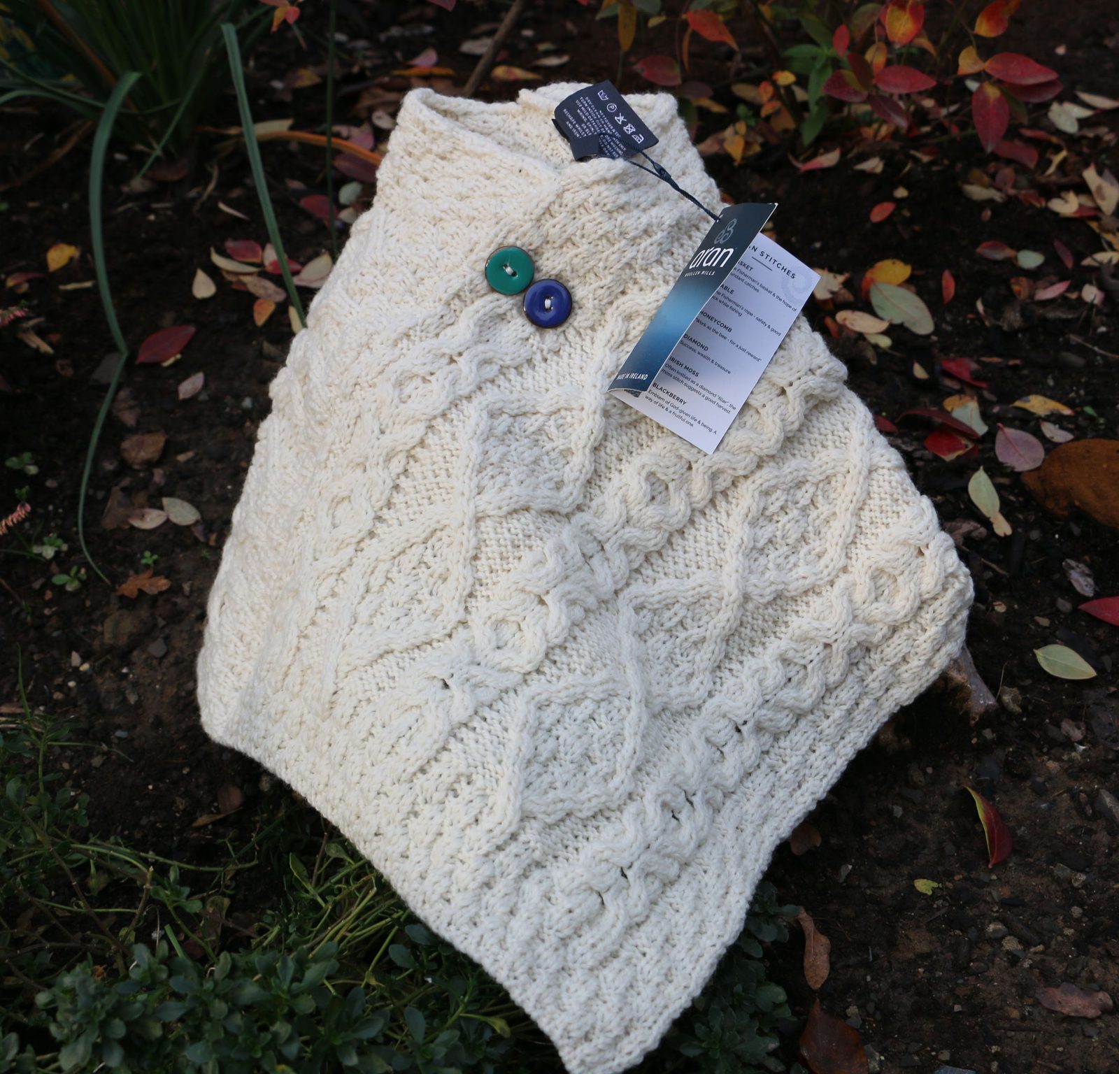 Poncho Laine Irlandaise Aran Femme – Tricot Torsadé Traditionnel, Chaleur & Élégance Intemporelle