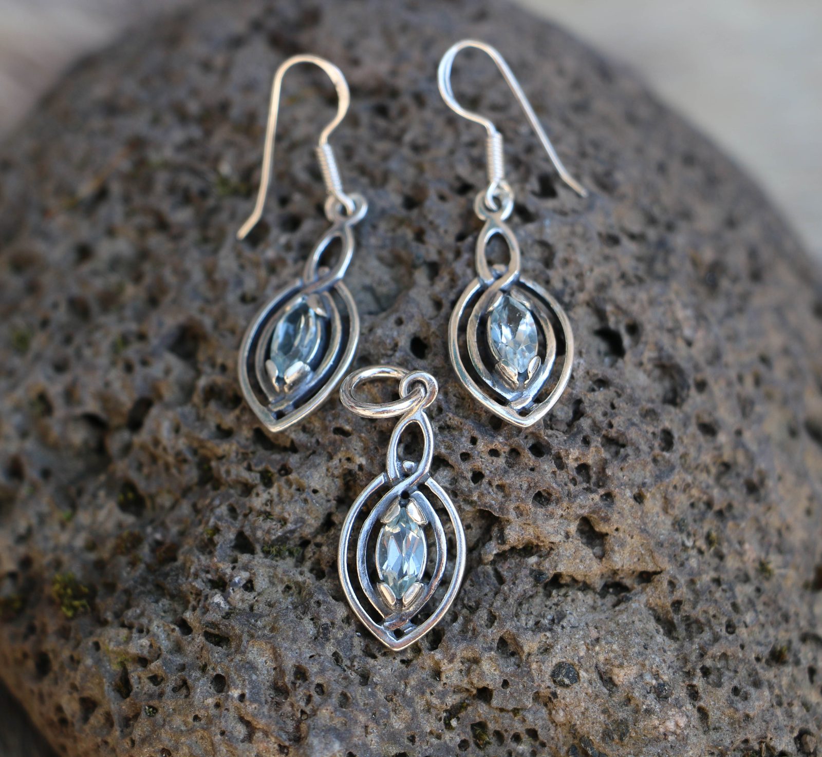 Boucles D'oreilles Argent Sterling 925 - Topaze Bleue Et Marcassite, Style Halo, Clous Neufs