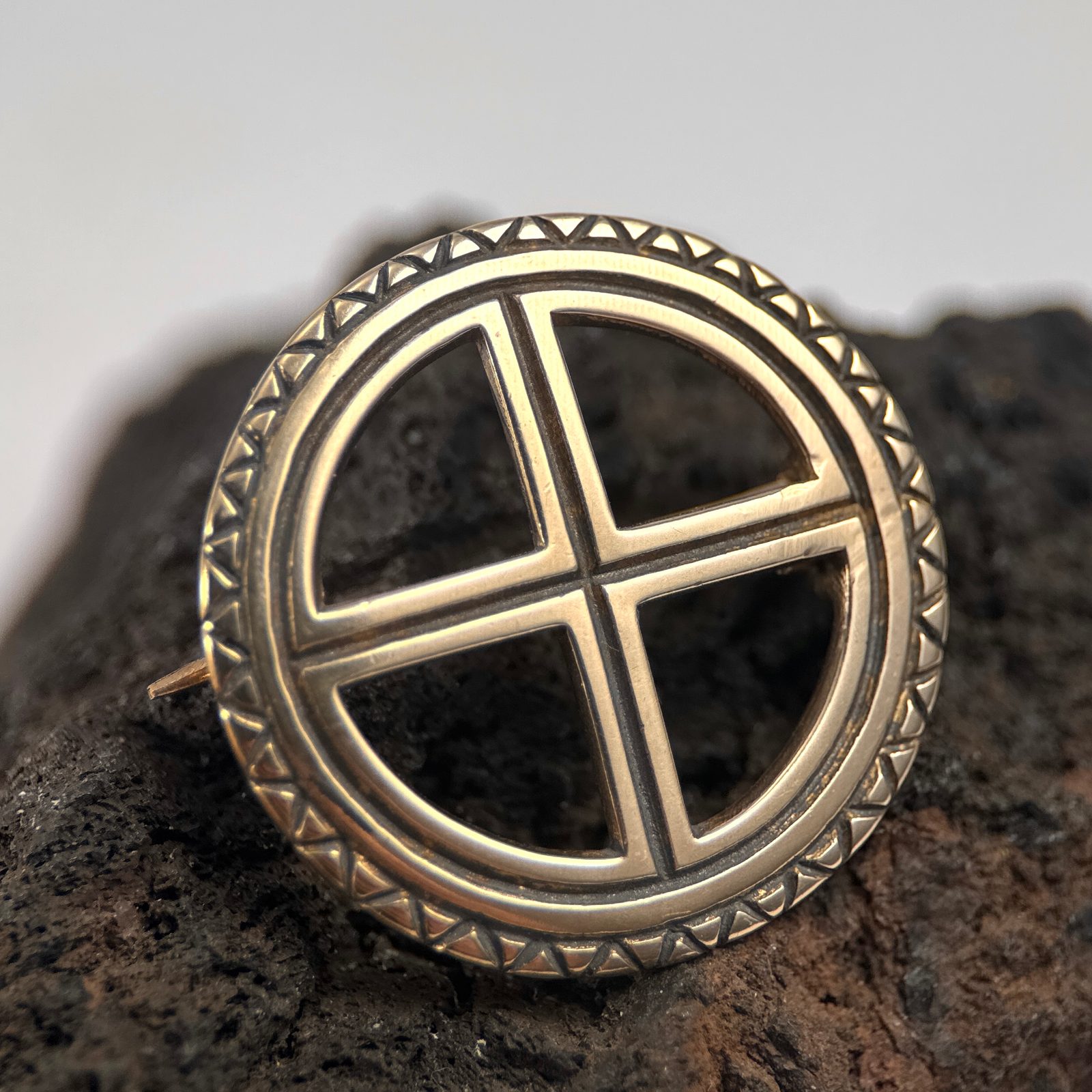 SUN CROSS, bronze brooch Wulflund