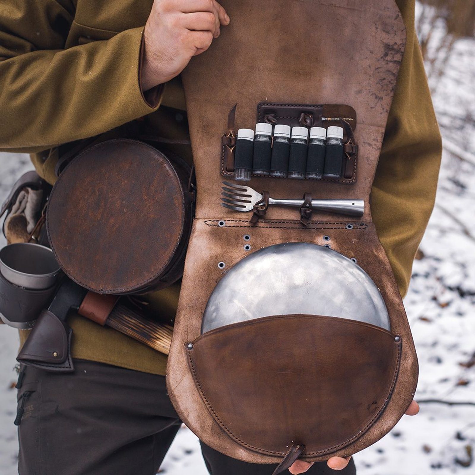 Bushcraft set in leather case - pan 23 cm, fork, set of spices