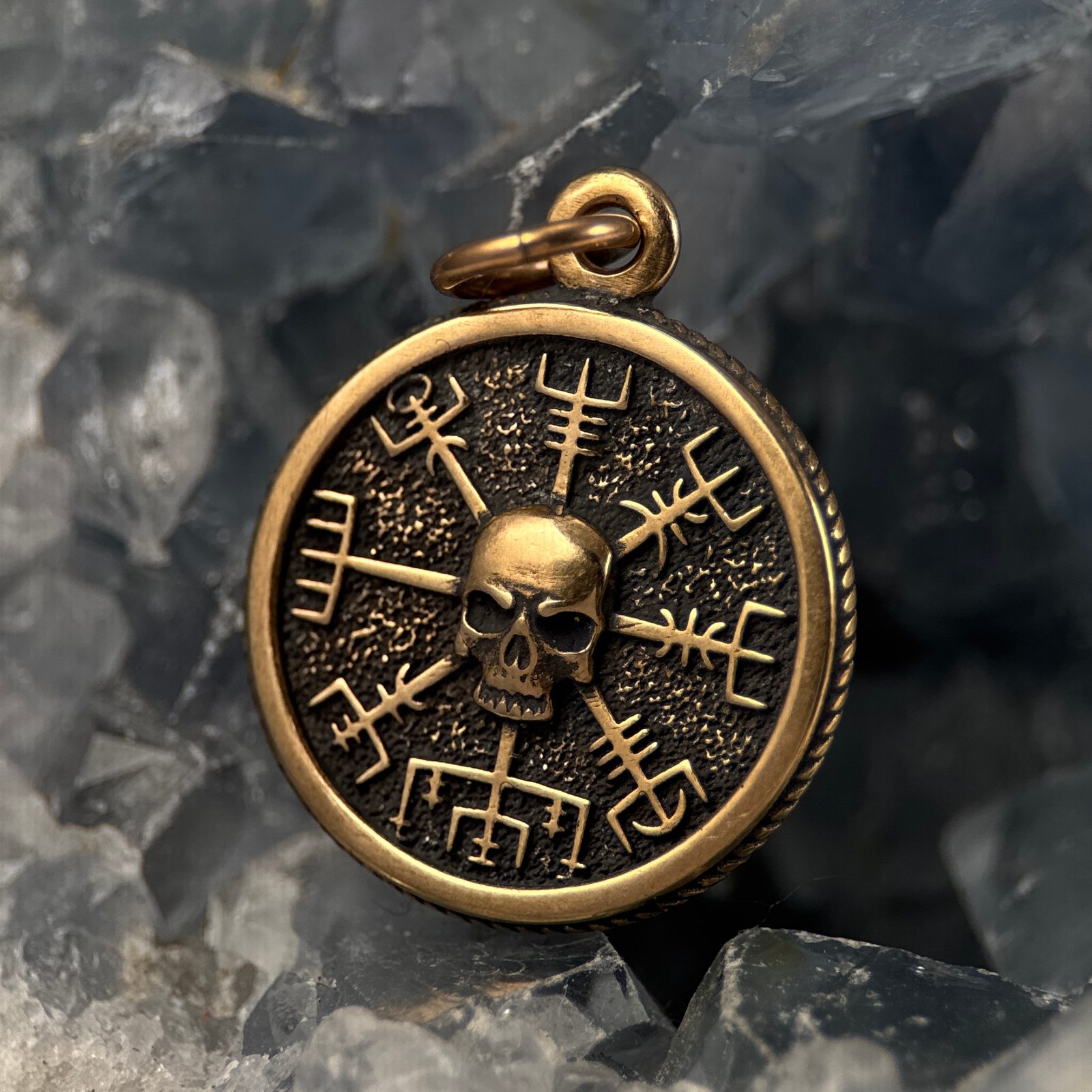 Icelantic Runes VEGVÍSIR SKULL - Icelandic rune, bronze pendant Wulflund