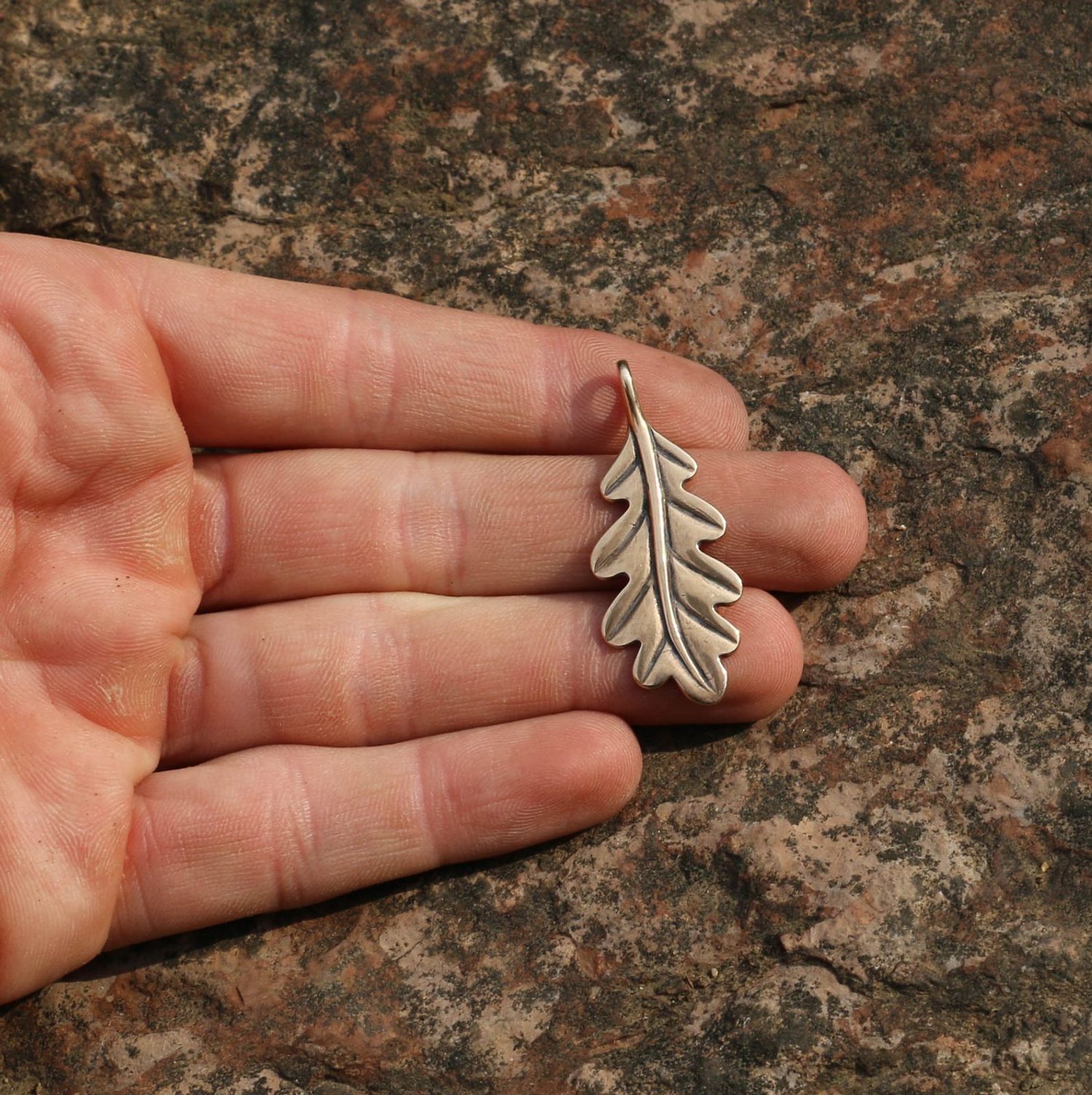 OAK LEAF, bronze pendant Wulflund