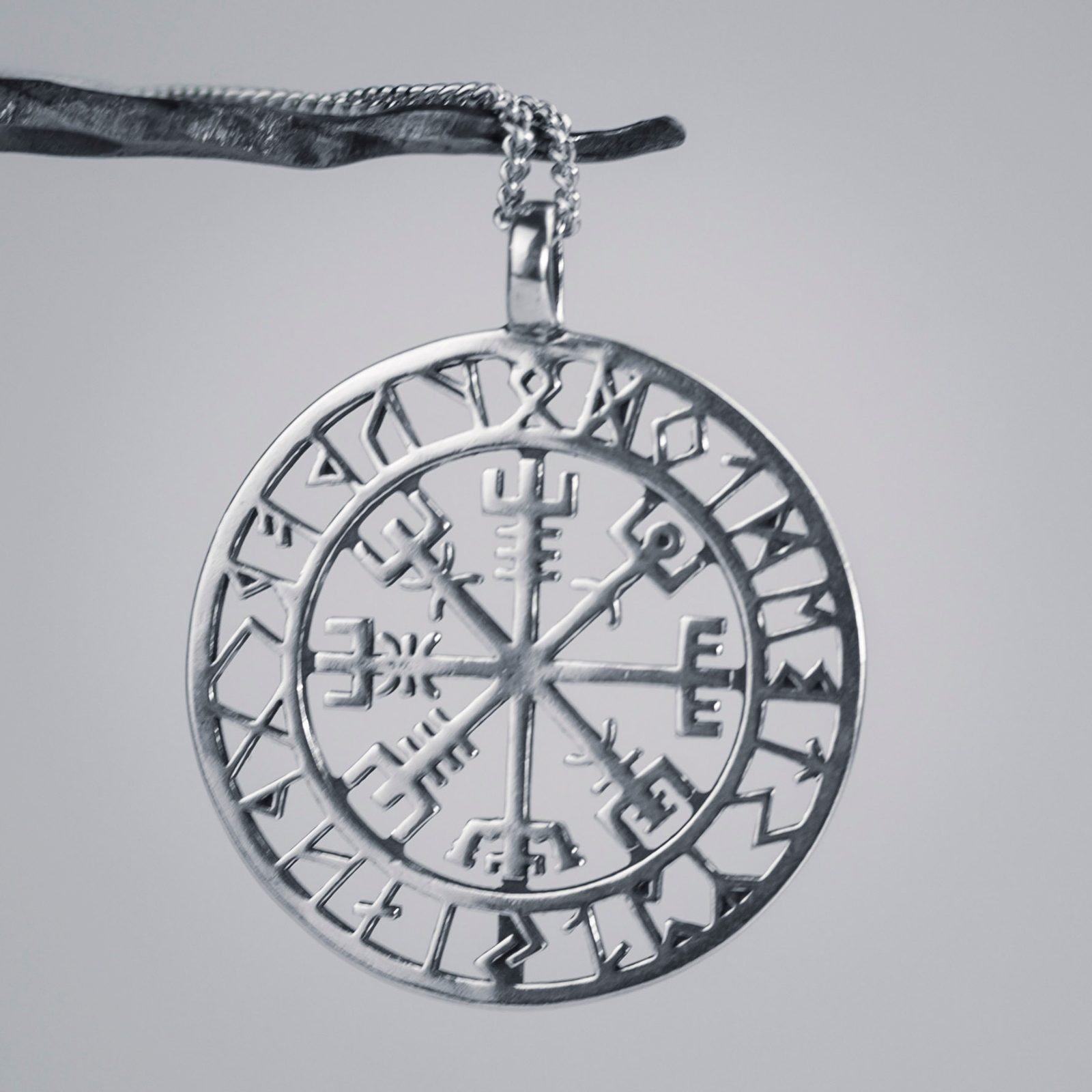 Jovivi Collier avec pendentif en forme de boussole et rune Vegvisir