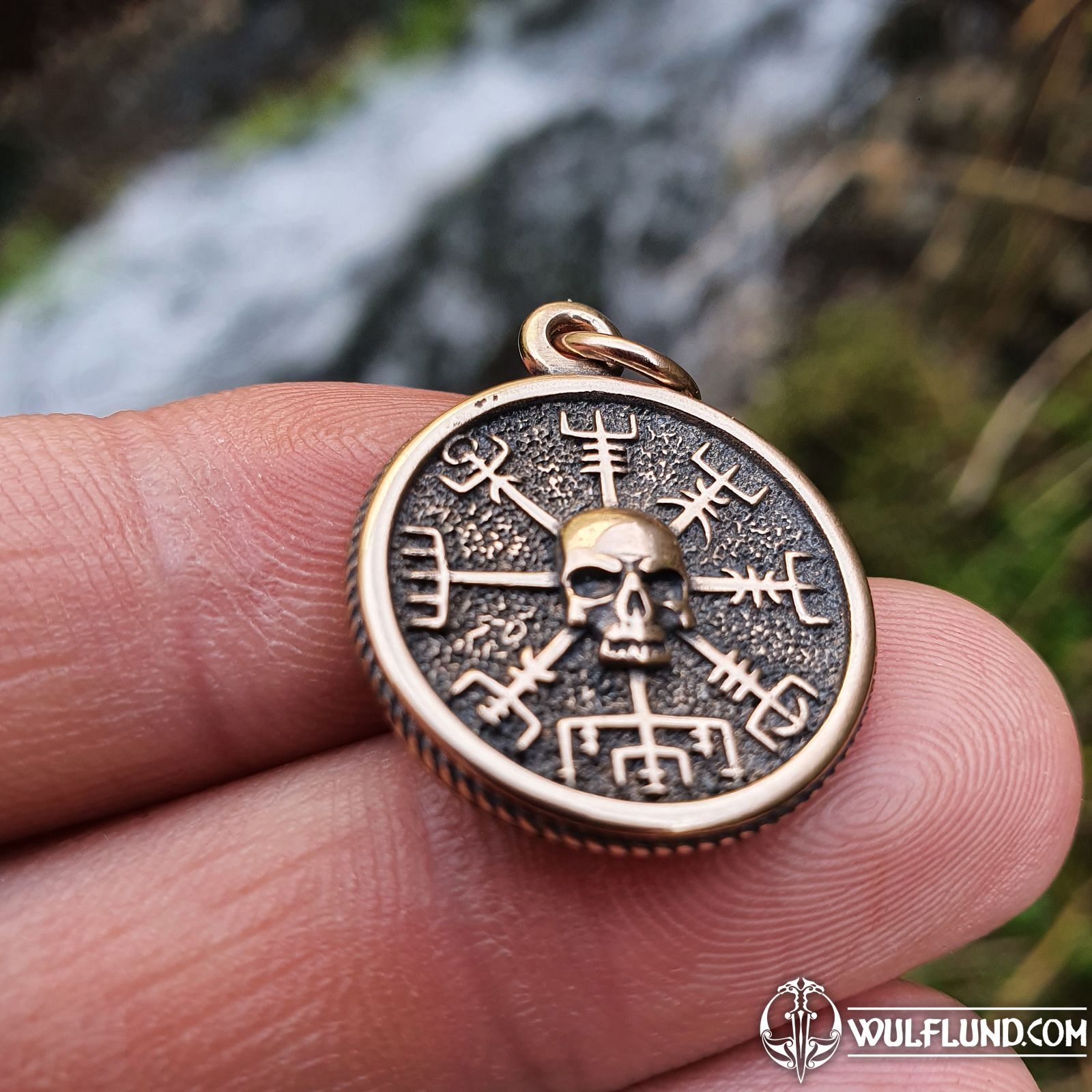 Icelantic Runes VEGVÍSIR SKULL - Icelandic rune, bronze pendant Drakkaria Pendants ...