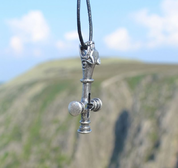 CROIX DU LOUP - MARTEAU DE THOR, ISLANDE, ÉTAIN - INSPIRATION NORDIQUE ET VIKING